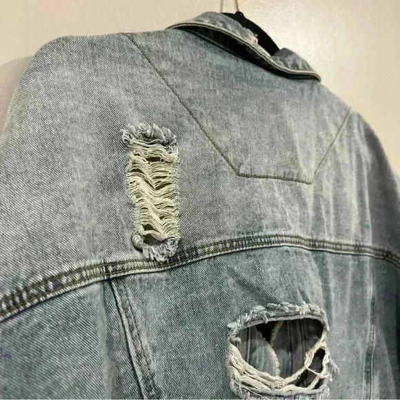 Women’s Blue B Collection Distressed Jean Jacket Size Large - Picture 9 of 9